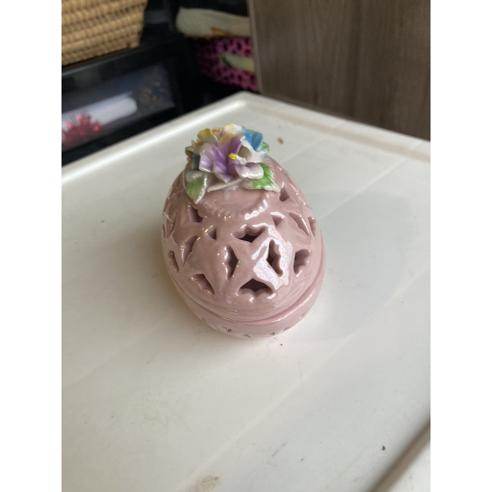 VTG Reticulated Porcelain Egg Shaped Pink Trinket Some Leafs Are Broken - Picture 3 of 11